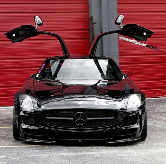 Mercedes Benz SLS-AMG